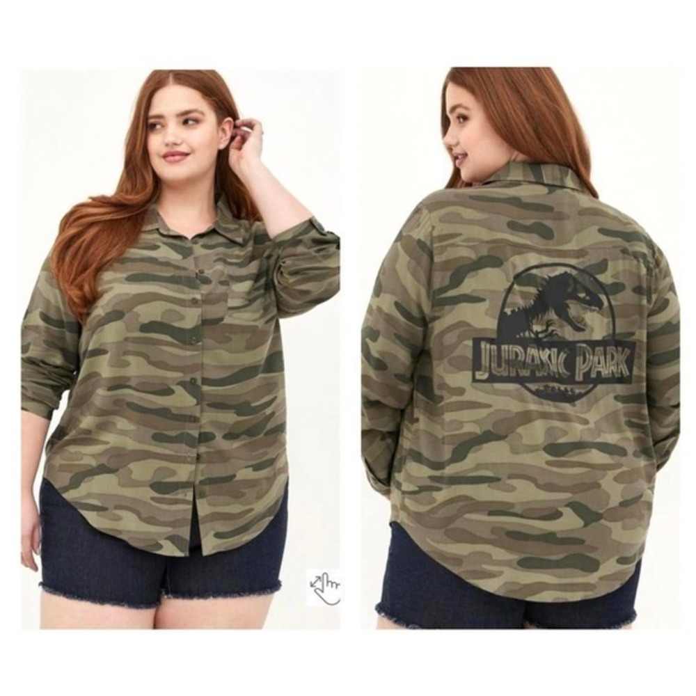 New Torrid 4 (4X 26) Jurassic Park Dinosaur T Rex Challis Button Up Camo Shirt